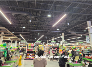 대형 한인 슈퍼 개장에 주차장 붐볐다